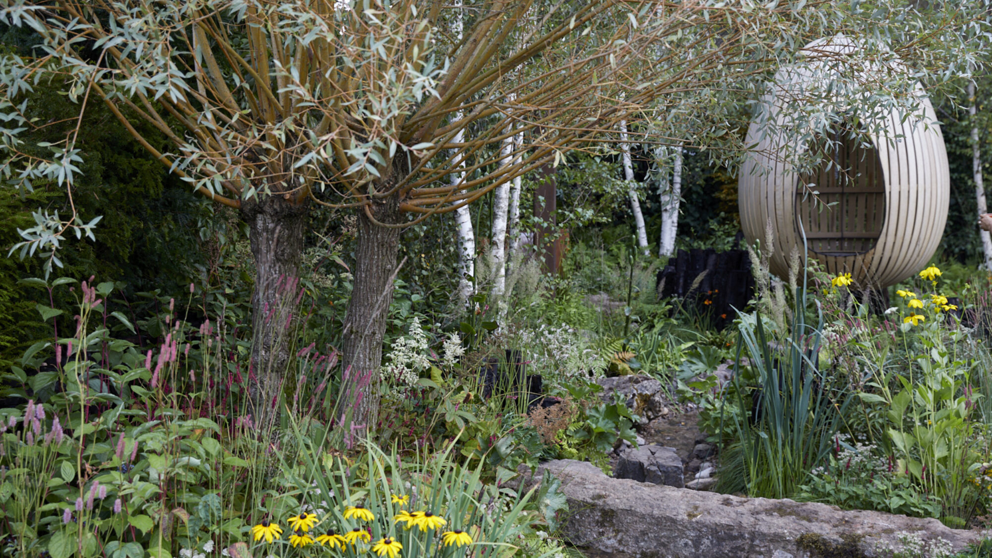 Landscape Associates collect another RHS Gold Award and BBC Peoples Choice